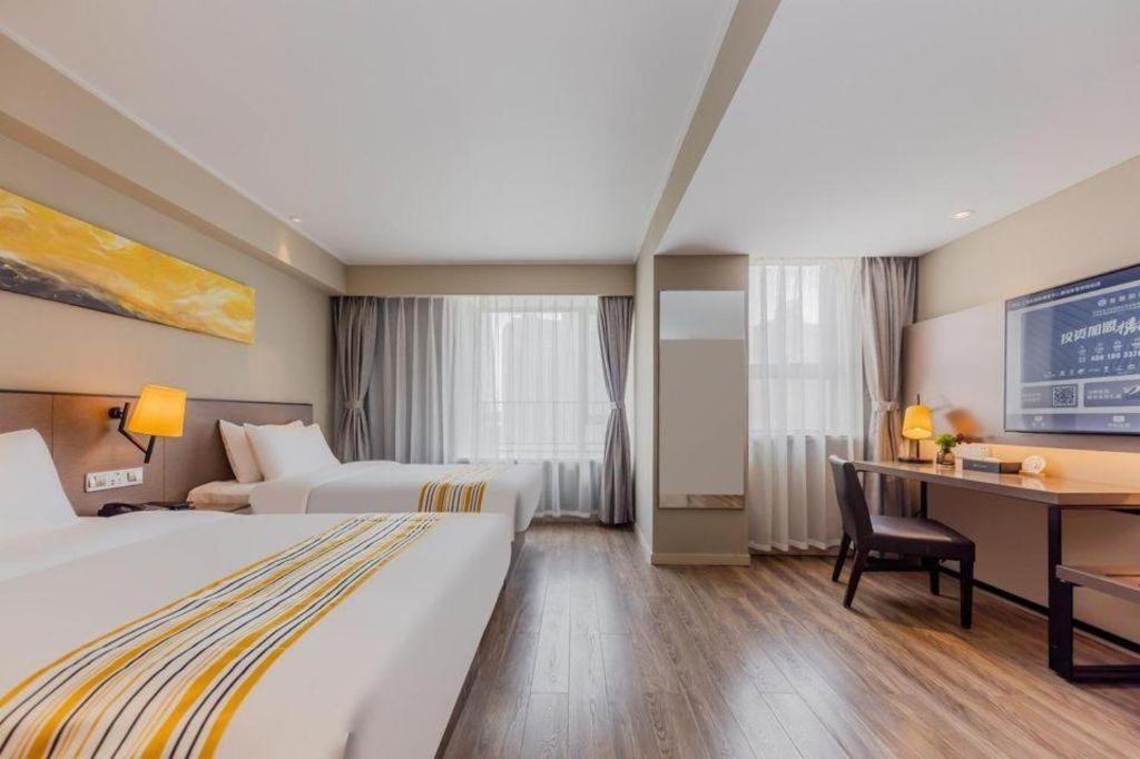 Home Inn Plus Shanghai New International Expo Center Yushan Road Yuanshen Sports Exterior foto
