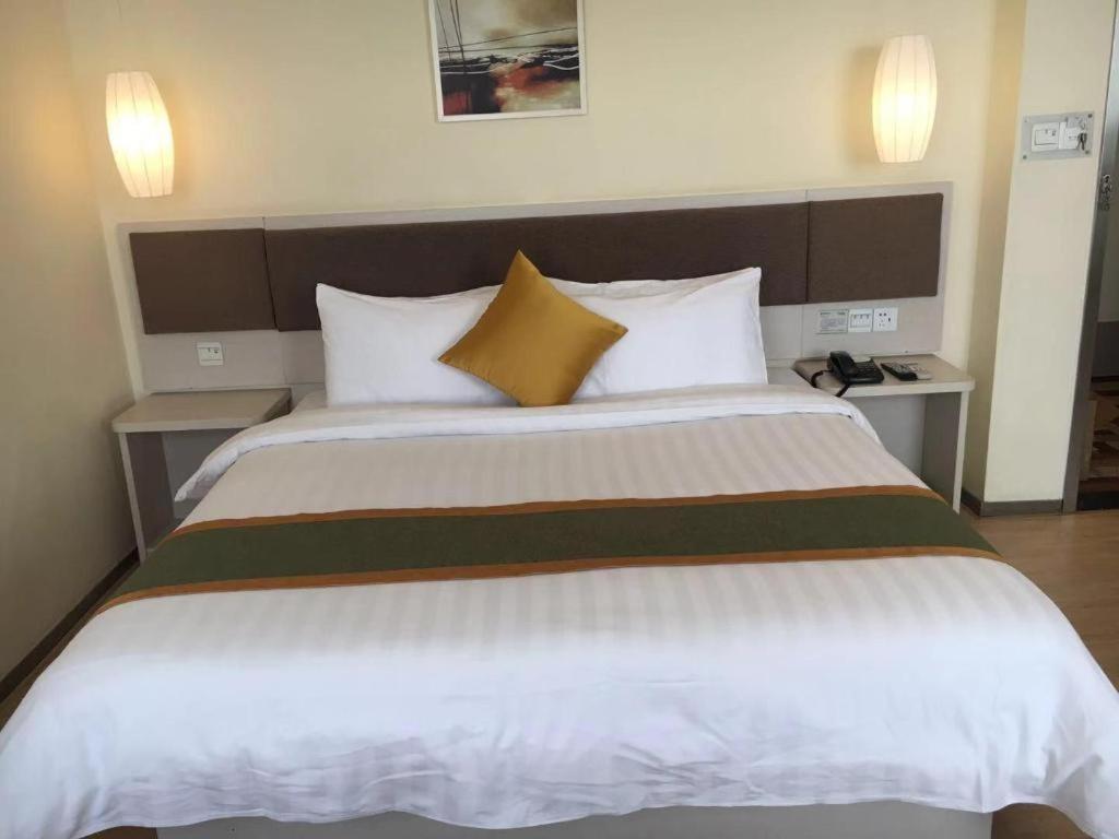 Home Inn Plus Shanghai New International Expo Center Yushan Road Yuanshen Sports Exterior foto