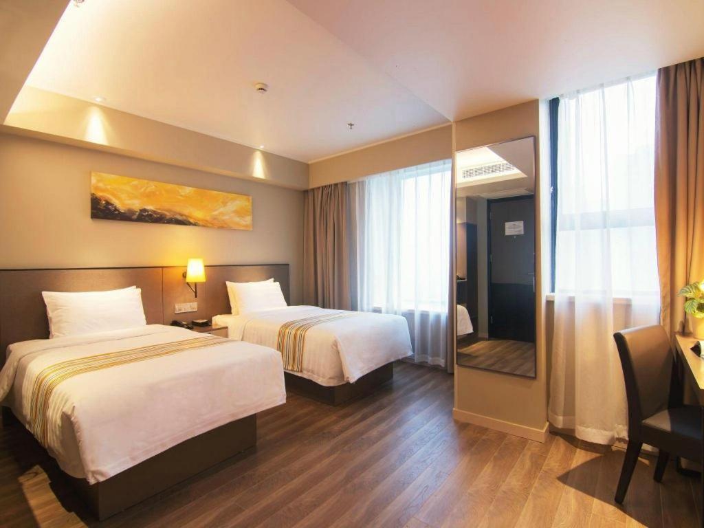 Home Inn Plus Shanghai New International Expo Center Yushan Road Yuanshen Sports Exterior foto
